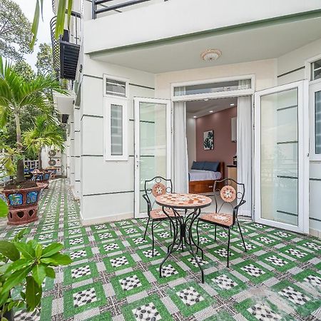 Cozrum Homes - Retro House ホーチミン市 エクステリア 写真