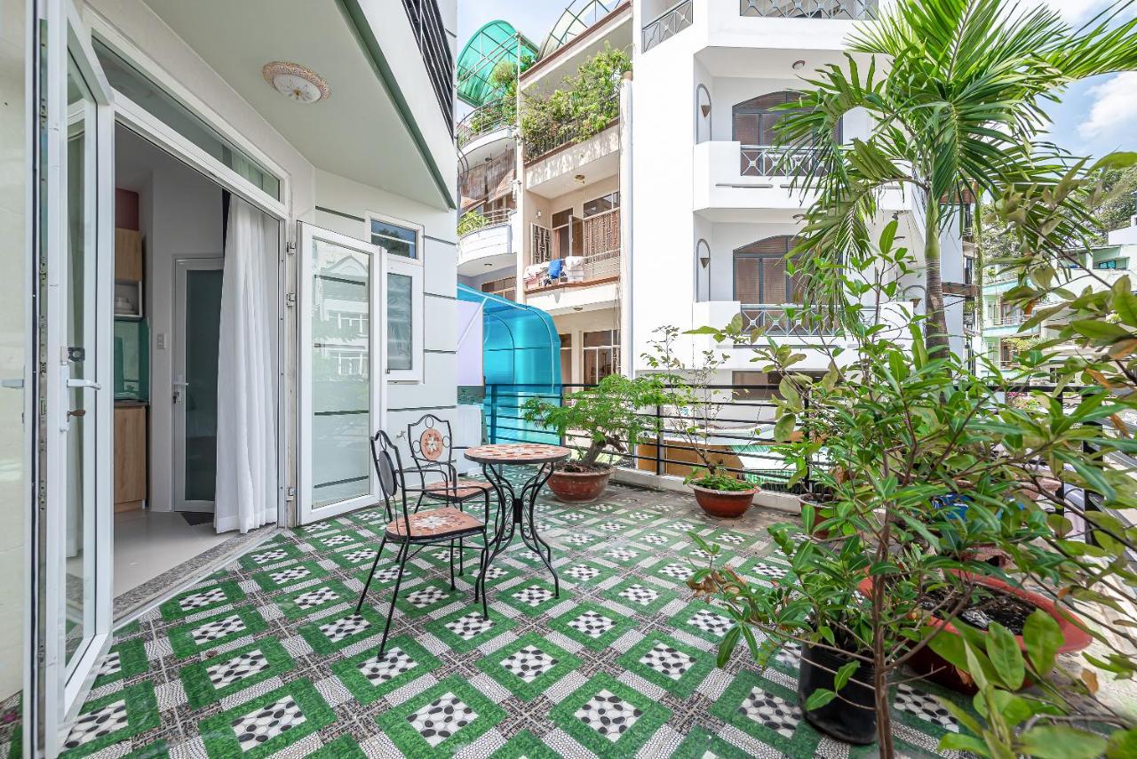 Cozrum Homes - Retro House ホーチミン市 エクステリア 写真